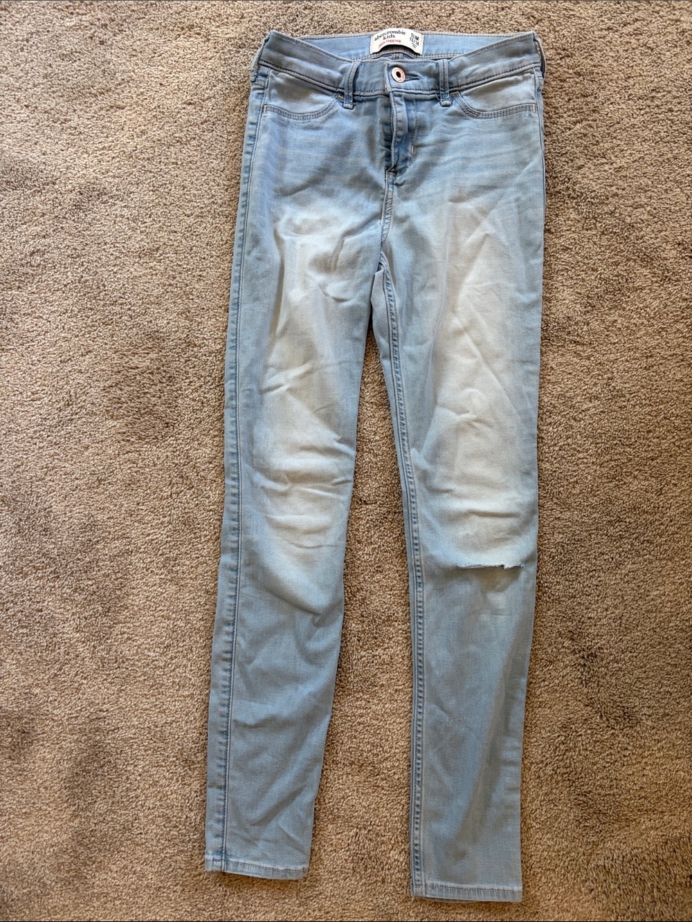 abercrombie kids light blue skinny jeans with knee distress